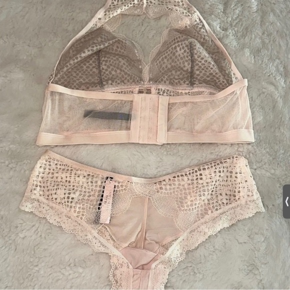 Victoria’s Secret Very Sexy Lacey bralette size L and Cheeky Panties M ❤️ - Picture 2 of 12